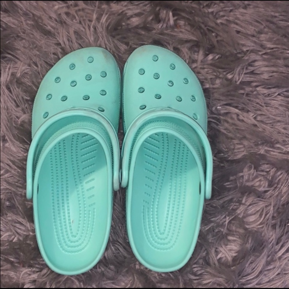 crocs